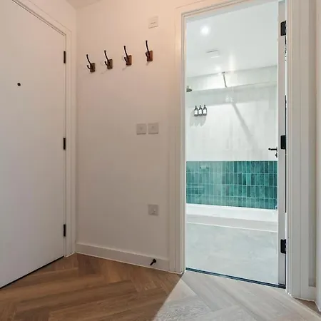 Centre - Sleeps Upto 6 Guests, On Street Car Parking