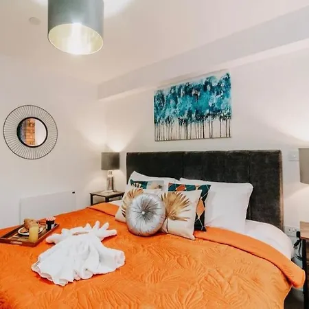 Centre - Sleeps Upto 6 Guests, On Street Car Parking