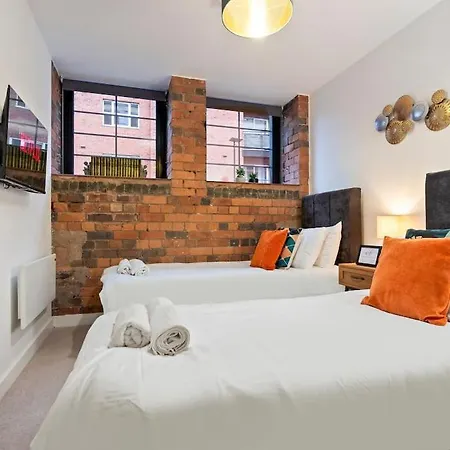 Centre - Sleeps Upto 6 Guests, On Street Car Parking